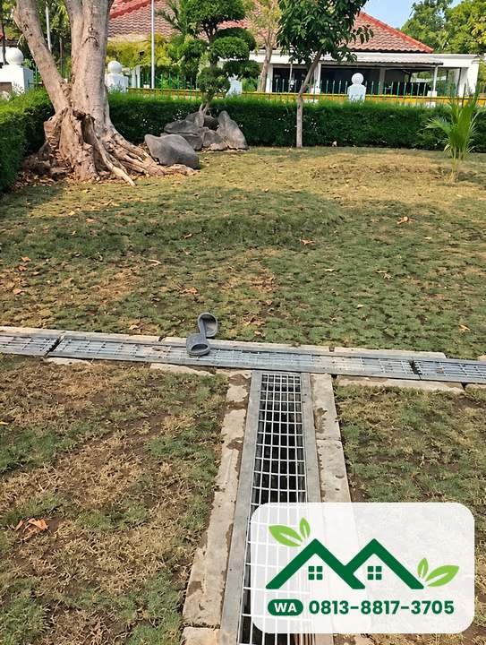 Taman perumahan Petrokimia Gresik setelah dipasang rumput jepang