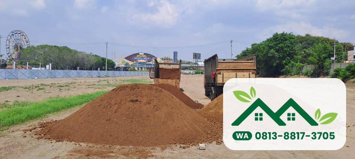 Dam truk mengirim tanah subur ke lahan di Semarang